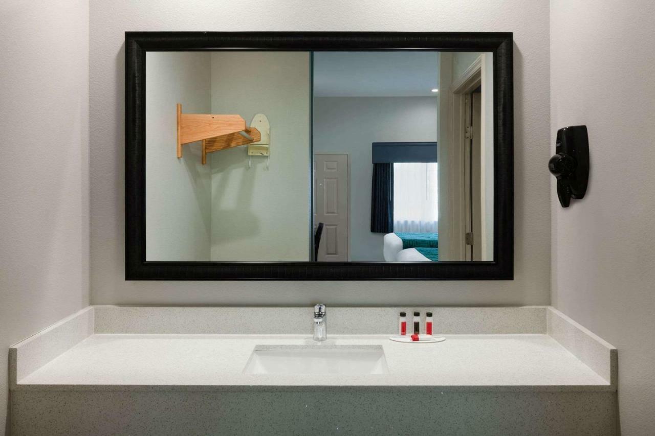 Americas Best Value Inn Houston Willowbrook Eksteriør billede